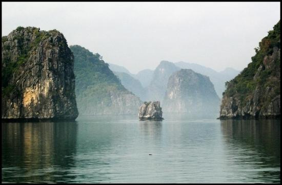 Vietnam Cruise Holidays: Cruising on Ha Long Bay