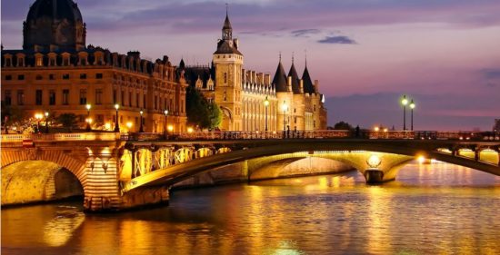 Top Dinner Cruises On The Seine River 550x281 
